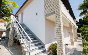 Rooms & Apartment Albina